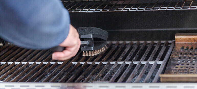 How to clean the barbeque parts